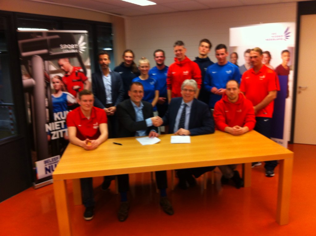 Gezond op koers! Paul van Maanen vz. CvB <a href="/ROC_MN/">ROC Midden Nederland</a> en Arjen de Ruyter <a href="/UtrechtMarathon/">Utrecht Marathon powered by Utrecht Science Park</a> bekrachtigen #samenwerking