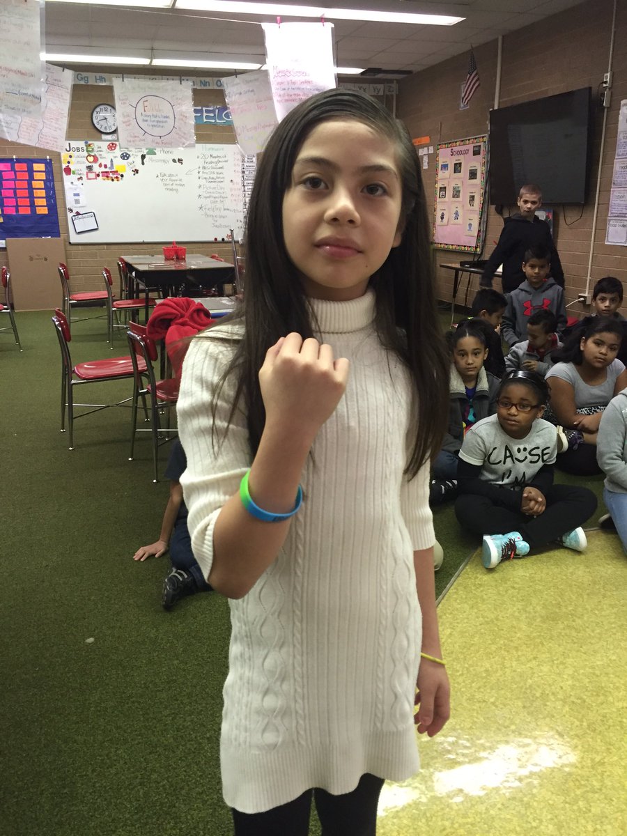 knollwoodelem's tweet photo. Congrats Jasmin on your #iRead40 band!! https://t.co/FHhjL1yTg3
