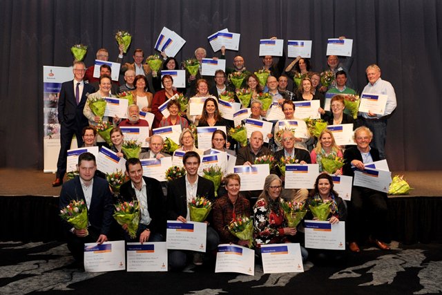 Maandag kregen we van @RaboLeidenKatw €4500 voor een compostmachine. Hergebruik van strooisel uit de konijnenhokken!