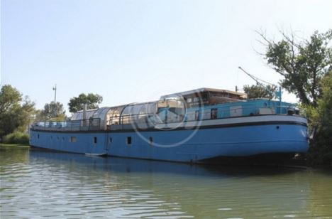 Boatyng's tweet photo. #CommentaireDuJour #Arles
"tout confort sur une péniche d'exception. Accueil chaleureux."
https://t.co/nLddYZNY84 https://t.co/2WOjnwgHYv