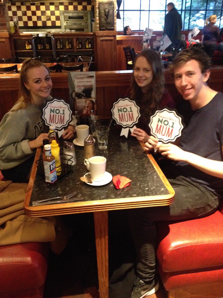 Paulallinson3's tweet photo. #@frankienbennys #MothersDay #no.1mum #getatable #treatyourmumtotea https://t.co/tL5lR7616l