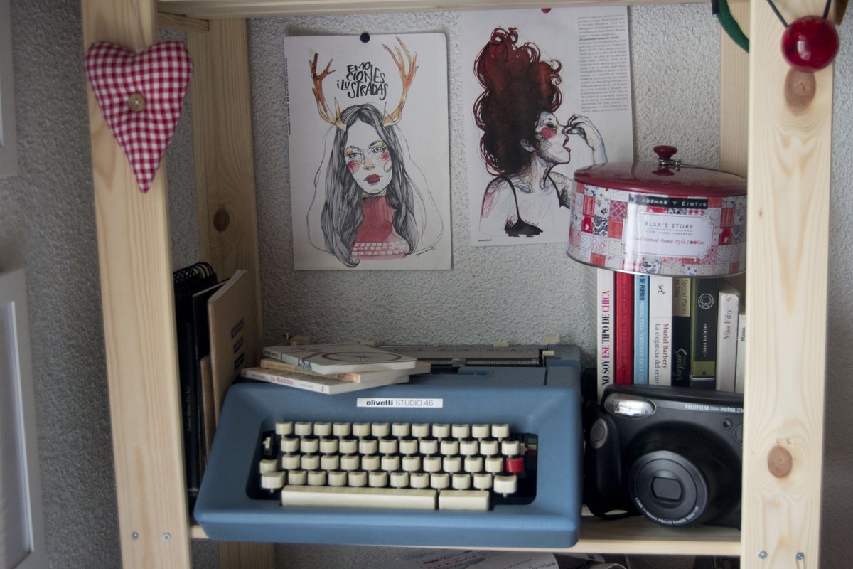 mrsbowdesign's tweet photo. ¡Hola, hola! Os muestro otro pedacito de mí con esta foto de mi habitación. ¡Espero que os guste! ¡#FelizMiércoles! https://t.co/LCVR6bKUrY