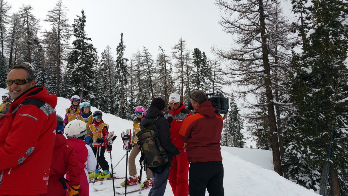 GroupeerTech's tweet photo. Ce soir reportage #Groupeer au #ski sur le JT de 19/20 sur @f3Alpes ! Merci aux journalistes et à @ESFValCenis ! 🎿😀 https://t.co/Ys3CqKYnRH
