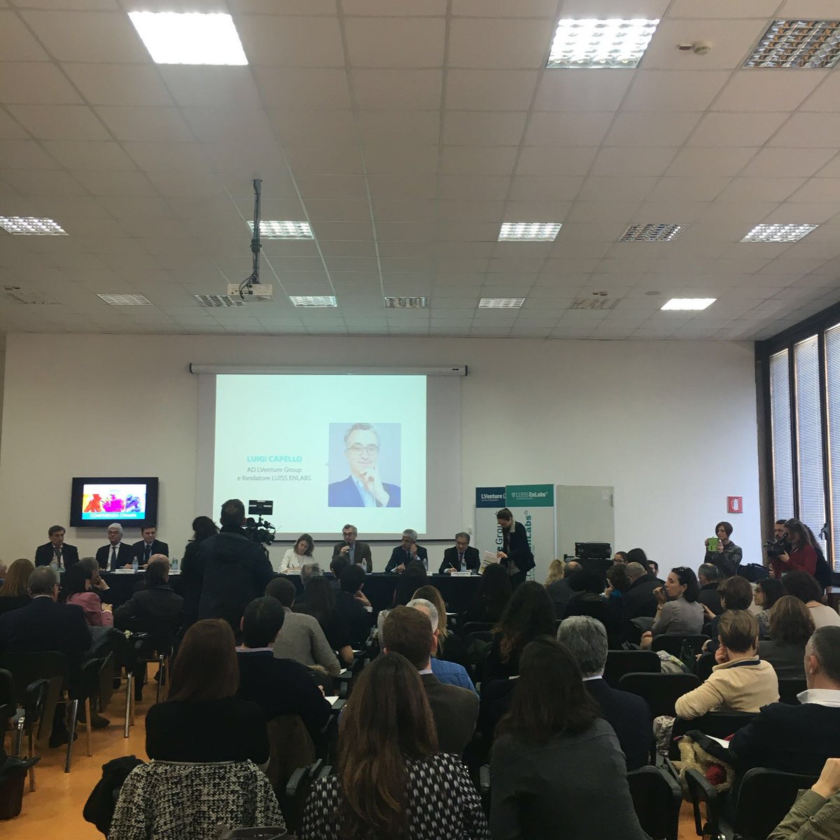Studio_Pivot's tweet image. @Studio_Pivot alla conferenza stampa @wakeuproma @Retake_Roma @BulsaraAdv @EnLabs ✌ 12 MARZO RIGENERIAMO ROMA!