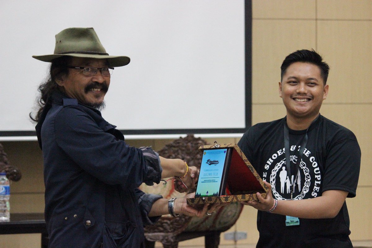 English Club Fisip tweet media