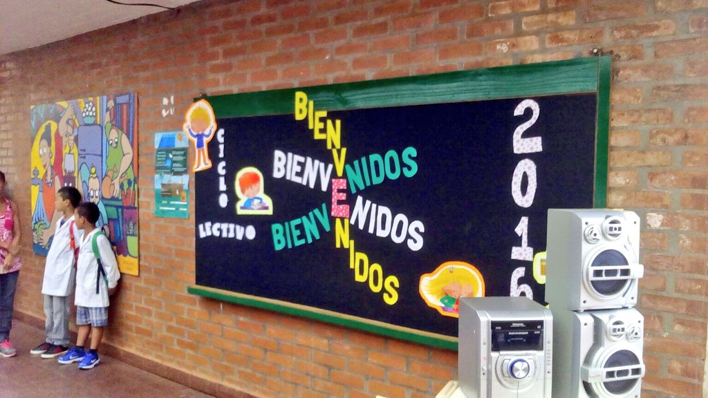 Escuela 813 a punto de iniciar el acto apertura ciclo lectivo #2016 mucha suerte colegas! <a href="/udpm_misiones/">UDPM</a> <a href="/sanschap/">Sandra Schapovaloff</a>