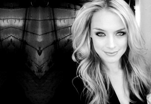 #Follow <a href="/ShockwaveSiren/">Dinah Lance</a> #BirdsOfPreyRP great RPer plays #Di the new Black Canary amazingly!