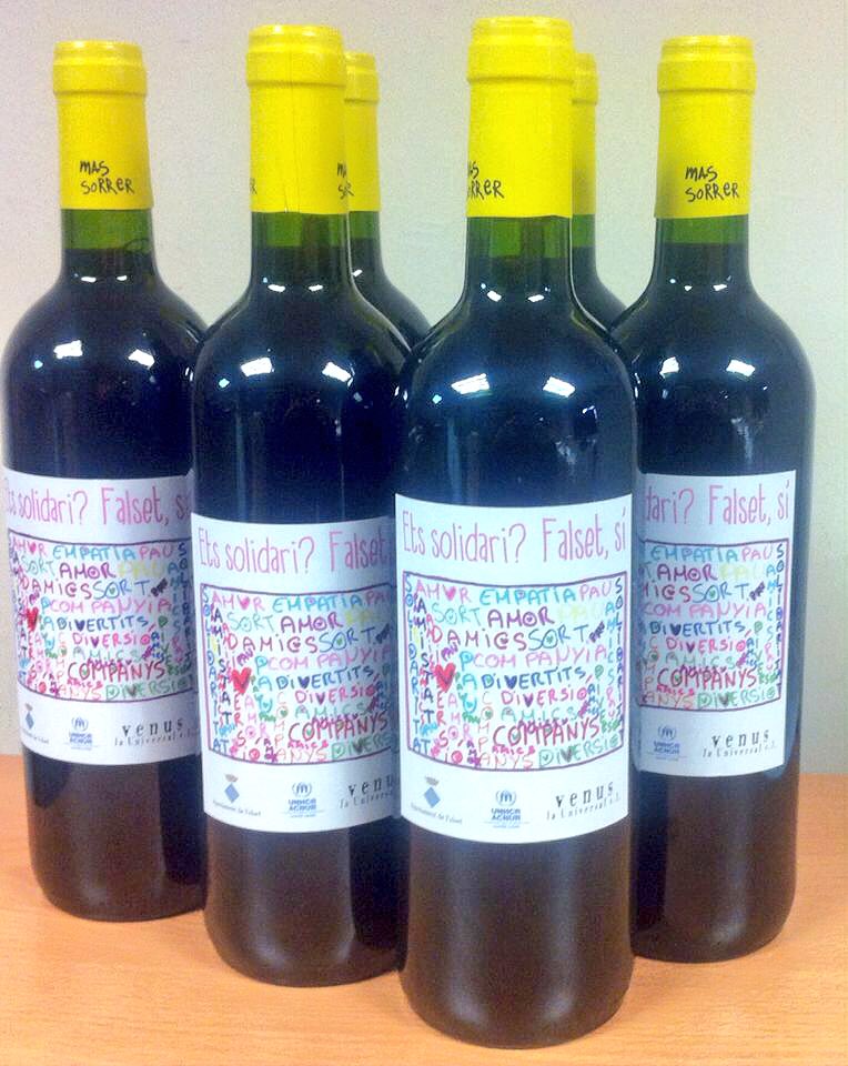 venusuniversal's tweet photo. El #visolidari cedit per #Venuslu i etiqueta feta per els nens d l'escola d #Falset #falsetsolidari #priorat #siria https://t.co/81q41ALHG5