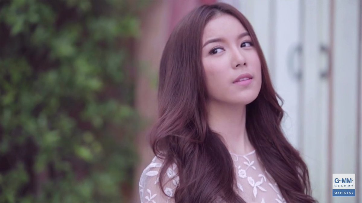Mookwrnfamily's tweet photo. MV สวย เพลงเพราะ ไม่ดูไม่ฟังไม่ได้แล้ว #พูดว่ารักในใจ https://t.co/FFJg1Yht3Z