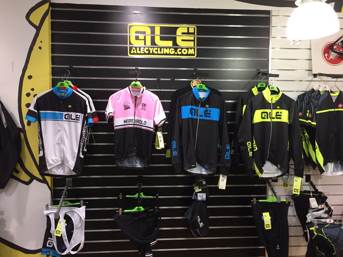 davidlane69's tweet photo. @corridoricycles @AleClothing @BenSimmons #greatibd display. Thanks the welcome tea &amp; biscuits https://t.co/m2csQTsEQR