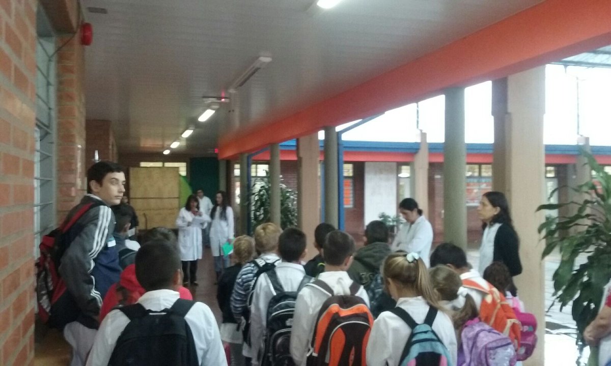 Alumnos y docentes de la Escuela 150 #CampoGrande dando inicio a las clases <a href="/udpm_misiones/">UDPM</a> @lilianalell