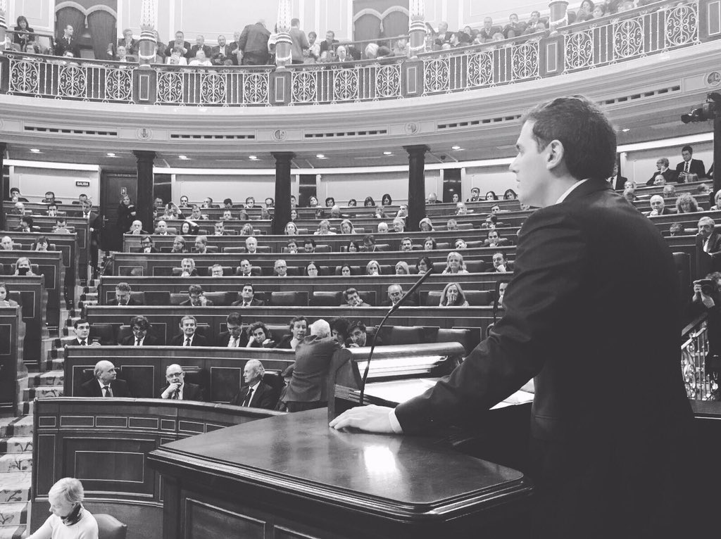 ignacioaguado's tweet photo. .@Albert_Rivera "A diferencia de algunos, prefiero ser útil a mis compatriotas a creerme importante ante ellos." https://t.co/ZzrjHgQGez