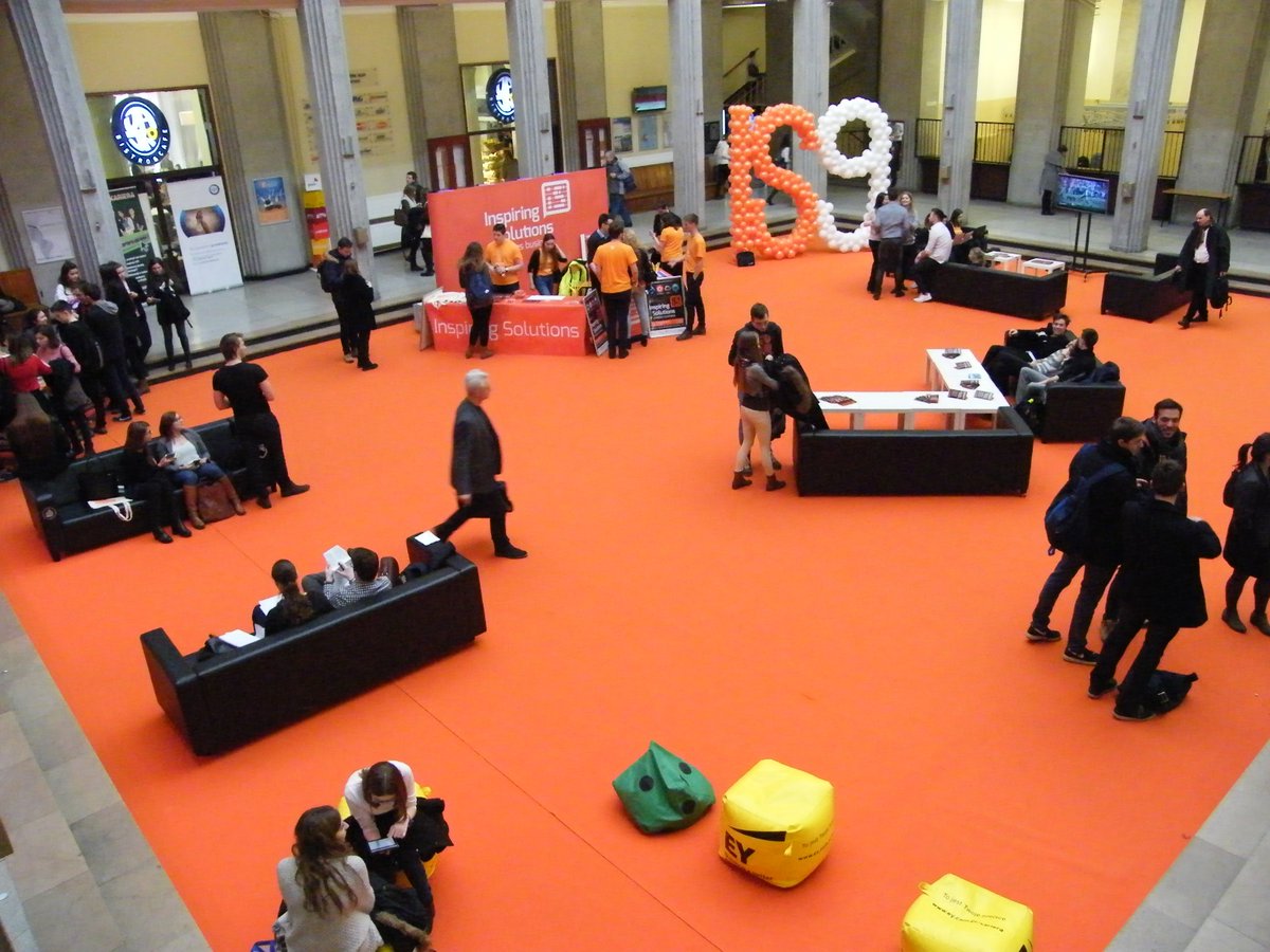 SGHWarsaw's tweet photo. Pomarańczowo na #SGHwarsaw za sprawą @InspiringSGH. Zapisy na #InspiringSolutions od 5/03 https://t.co/Ox6pgfmegq https://t.co/dlOhWTc1zt