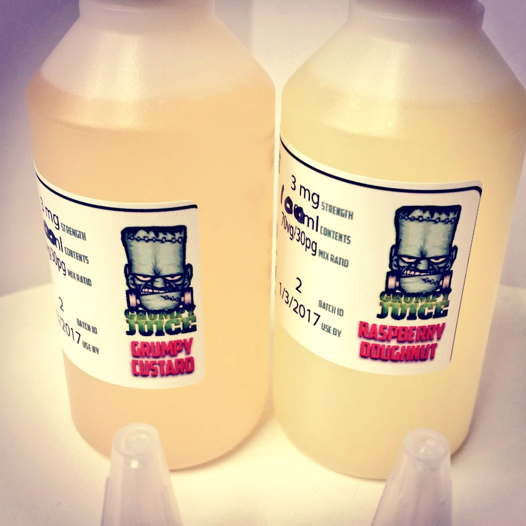RicModMaker's tweet photo. Ooooh. This smells lovely. Thanks to #grumpyjuice #idealohmshow #modmaker #vapetv #vapeshow https://t.co/QUeZ5ITAqR