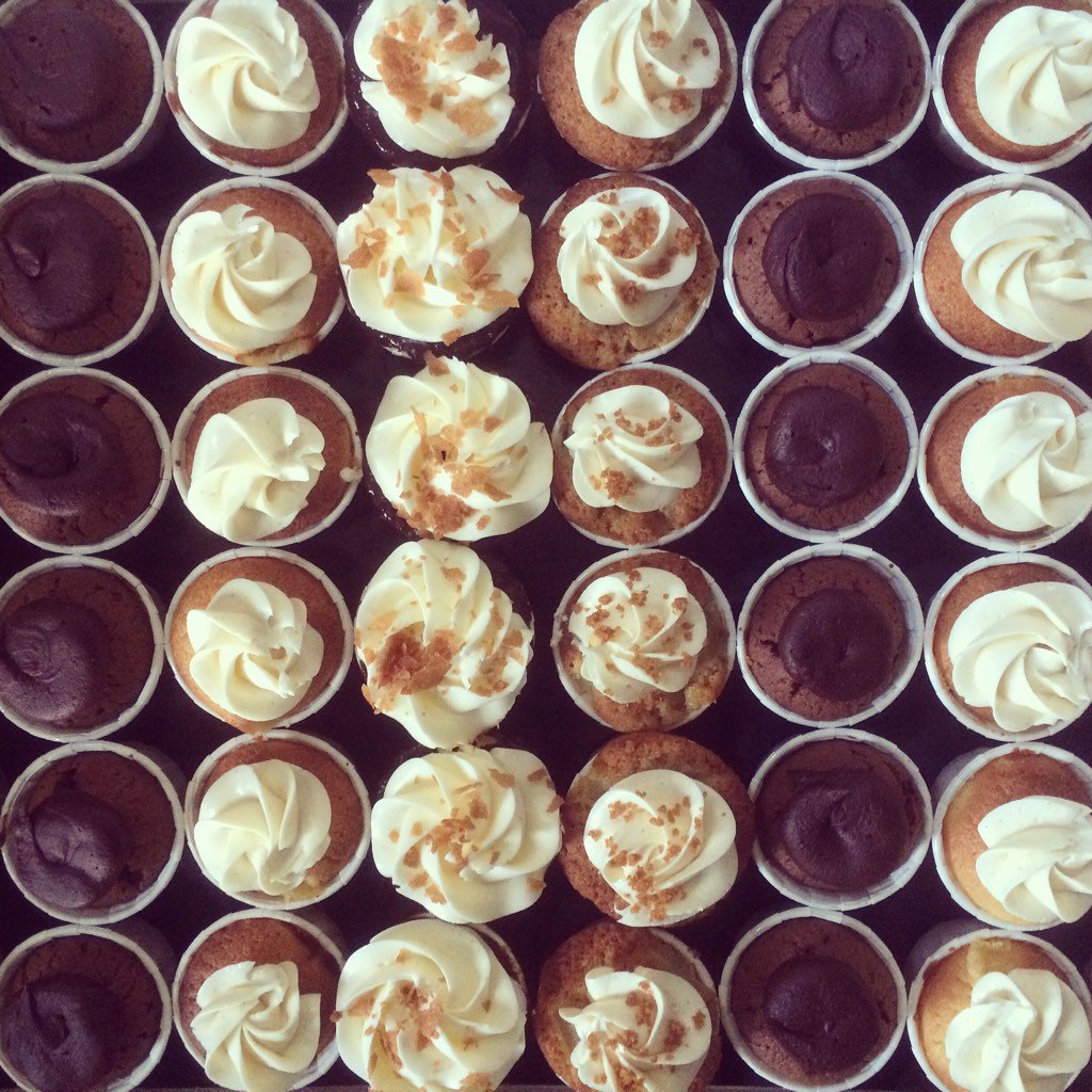 Livraison de financiers et de cupcakes pour <a href="/EurogroupFR/">Eurogroup Consulting</a>