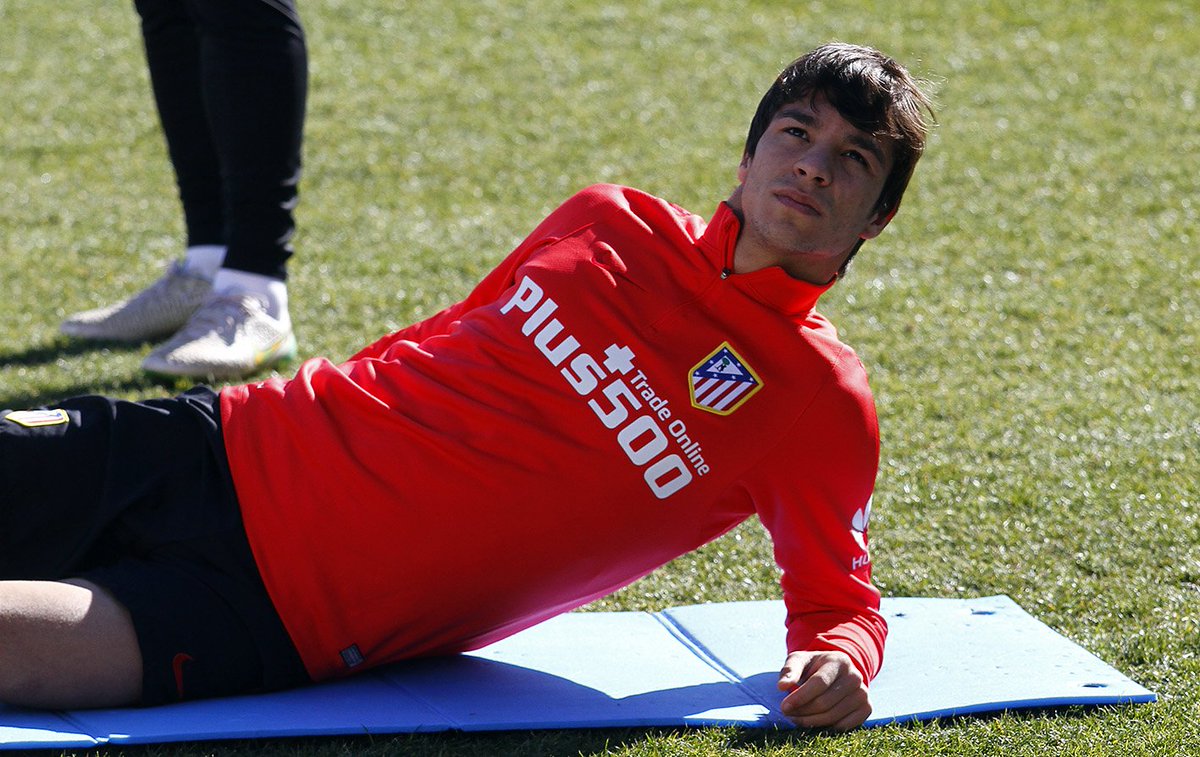 Atleti's tweet photo. FOTOGALERÍA. @CarrascoY21 se unió al grupo en el regreso a los entrenamientos. https://t.co/1IYsS1ZXod #AúpaAtleti https://t.co/V2hAxSaHrX