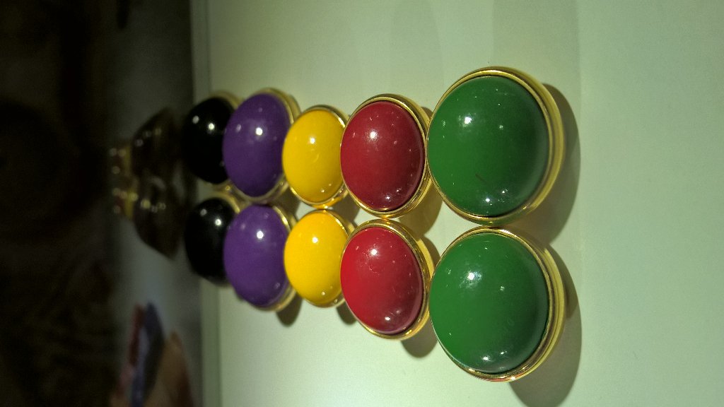 PrimpyIT's tweet photo. #Primpers vi mancano gli anni '80? #orecchini #colors #jewelry #PalazzoReale #Milano https://t.co/lbZa6GMoyR