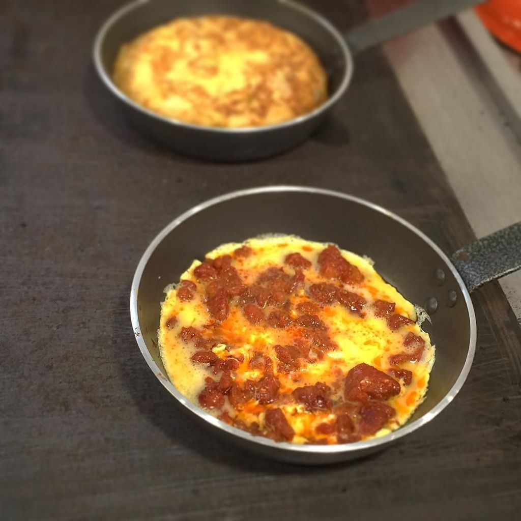 Startisans's tweet photo. Made to order! Delicious #tortilla from @thespanishlab with a variety of flavours #chorizo #ham #vegetarian #spaini… https://t.co/y4SvWp3Q2r