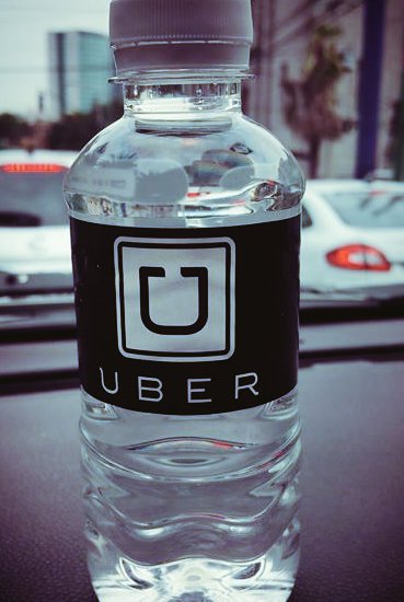 uberxcali's tweet photo. Crees que los uberx  están obligados a dar  agua,dulces,u otro delicatessen  por su servicio? Que opinas! #Uber https://t.co/IslvdbSKmx
