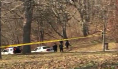 FOX29philly's tweet photo. Victim gunned down on Cobbs Creek Pkwy yesterday ID'ed as Andre Davis.
#CobbsCreek
Durrell Hospedale via Fresco News https://t.co/CHlWi0Ic9a