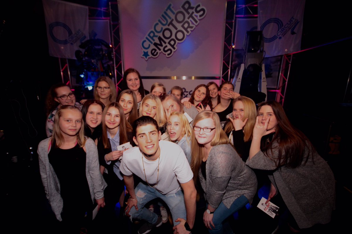 robinpackalen's tweet photo. Onnee vielä kaikille Lauantaihaasteen voittajille! Olipa hauska päivä eilen🙌🏻🙌🏻
#yhdessä #muistot #circuitfi https://t.co/TRZuhpFRsG