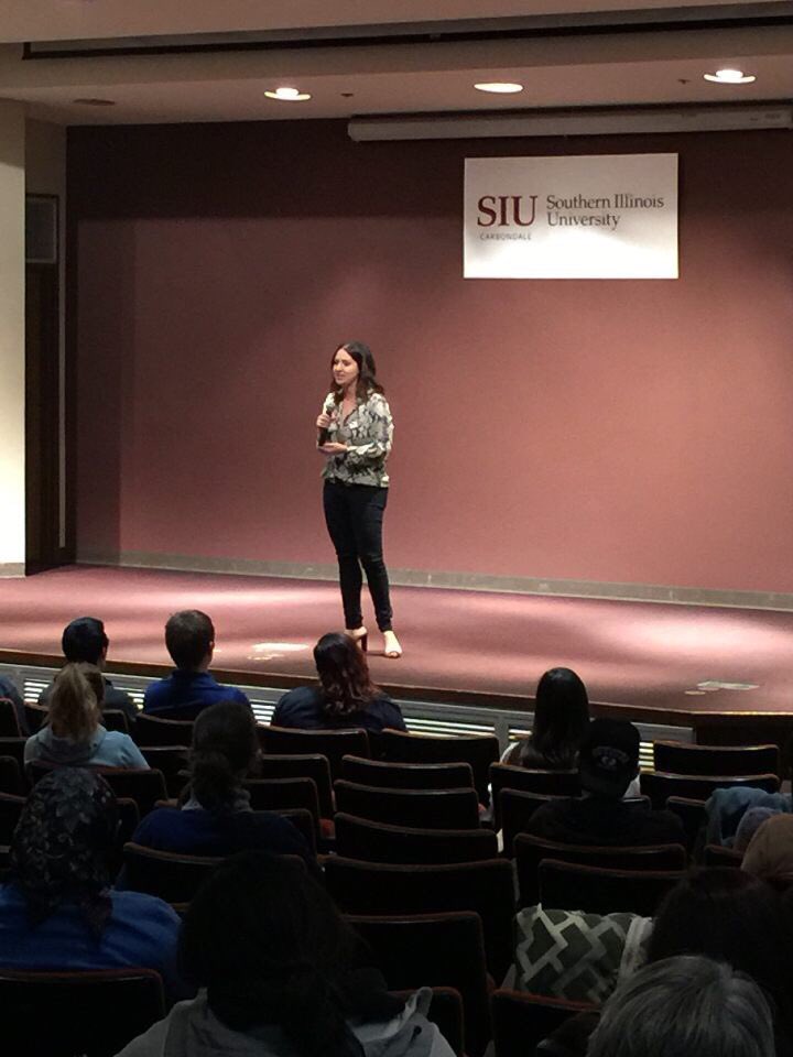 SIU_SAC's tweet photo. Thanks to Lauren Berger and all of those who came out for last night's event! #internqueen #siuc #siusac https://t.co/XuEyutTDv6