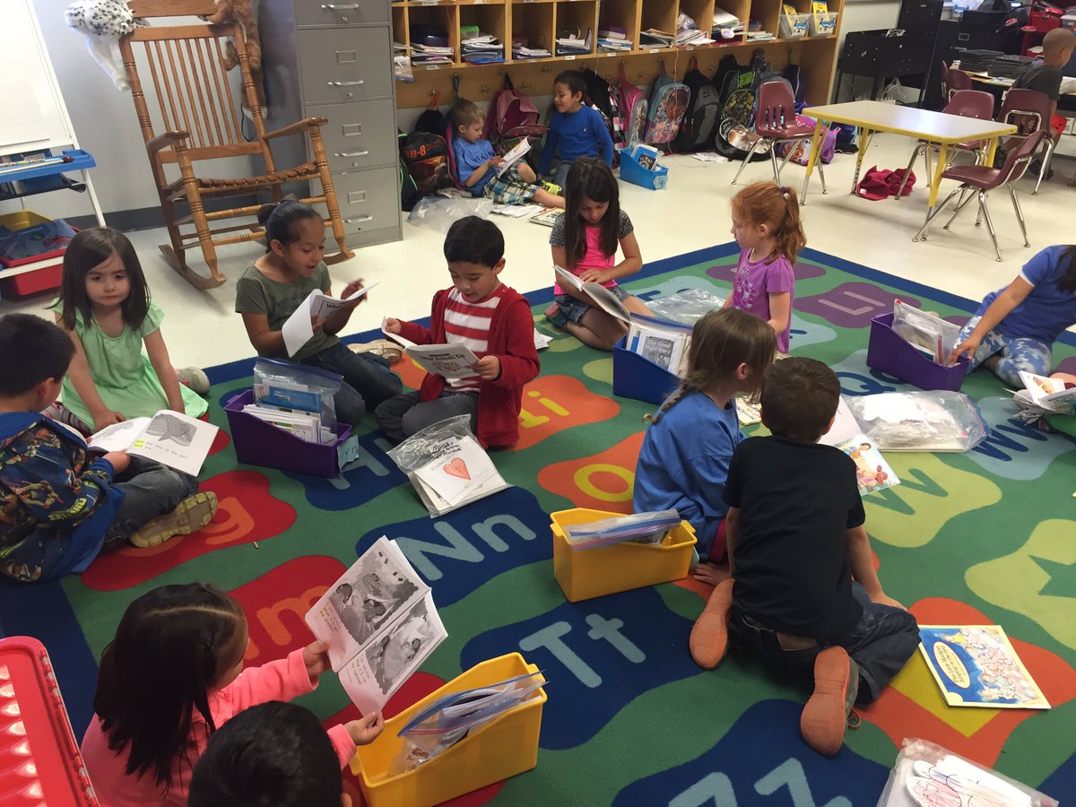 MrsBelksClass's tweet photo. Happy birthday Dr. Seuss! Buddy reading with Ms. Marchuk! #hlemfisd #mfisdstory https://t.co/vimiIyCoWq