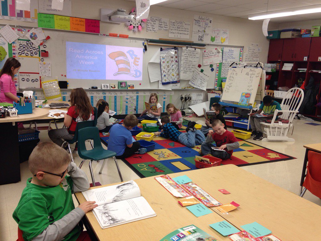 Stop everything and READ! Happy read across America day! @letsread20 #ReadAcrossAmerica <a href="/hayes_rb/">Hayes Elementary</a>