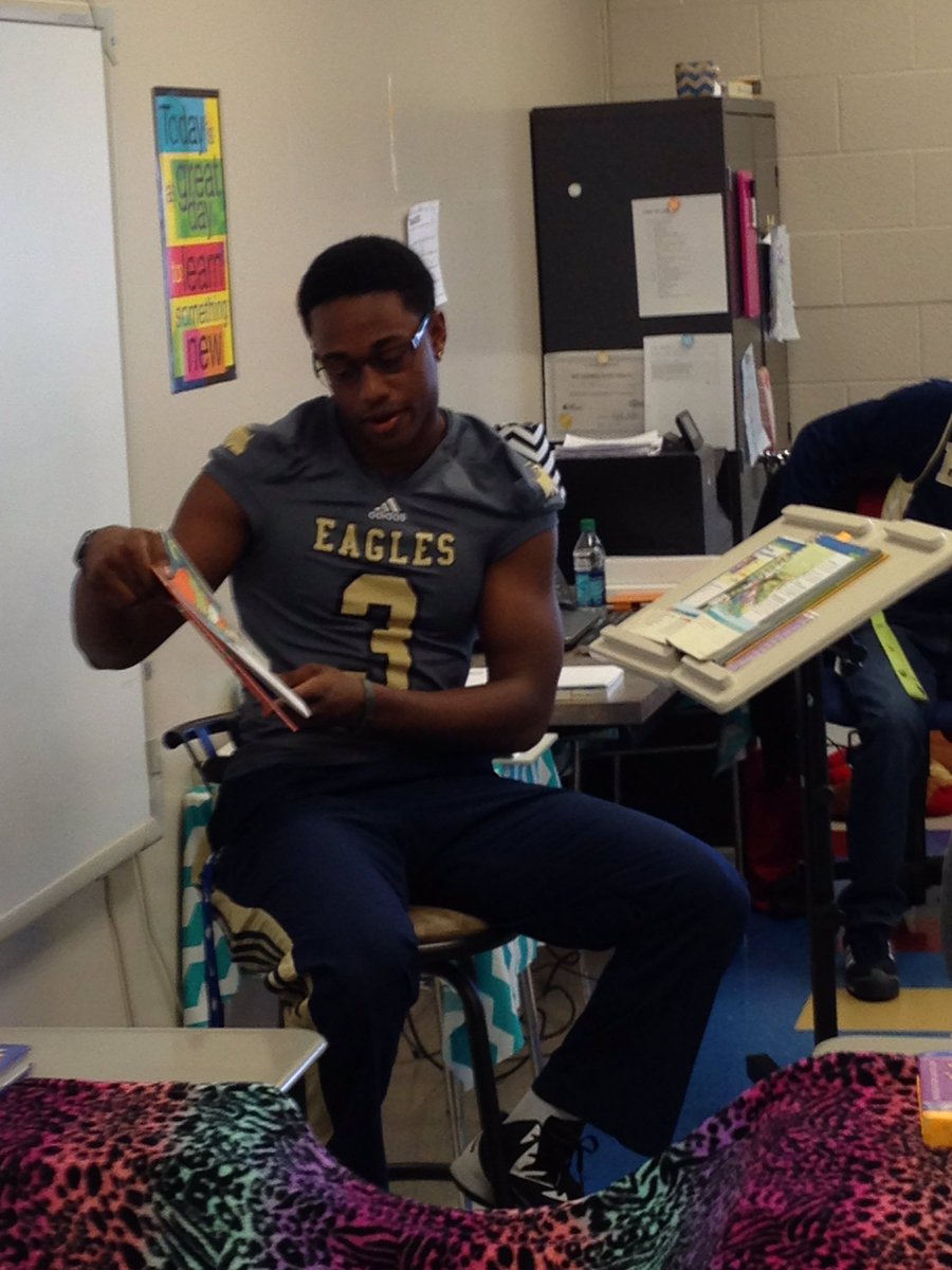 wcsIHSathletics's tweet photo. Some of our Football, Basketball, Cheerleaders, Band and Indy the Eagle reading to students at Longview ES today. https://t.co/tlqxKPd9j7