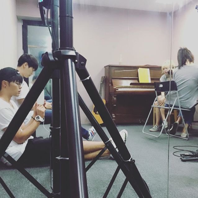 KIMDANIEL_TH's tweet image. [IG] Josh's Instagram updates
แน่นอนพวกเราอยู่ในห้องซ้อมครับ 🤔 #DANEE #SHANNON #PRODUCE101 
instagram.com/p/BCdU7A8qSl8/