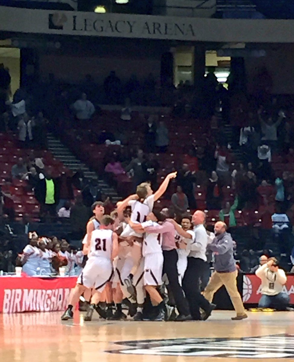 Encore_Rehab's tweet photo. Buzzer beater by Riley Wolgamott to make the final score, 46-45, Muscle Shoals‼️ Great game Trojans! @MS_TrojanNews https://t.co/uqwTdRzkUR
