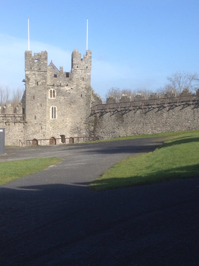 13th cent #SwordsCastle looking v well in Spring sunshine earlier today @Fingalcoco #OurCouncilDay