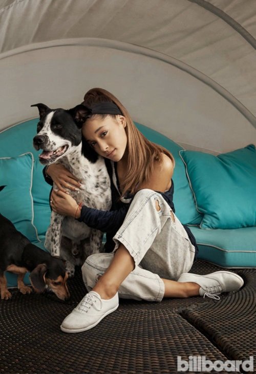 TeAmoAri2's tweet photo. #VoteArianaGrande #KCA https://t.co/1yx1iWRRfj