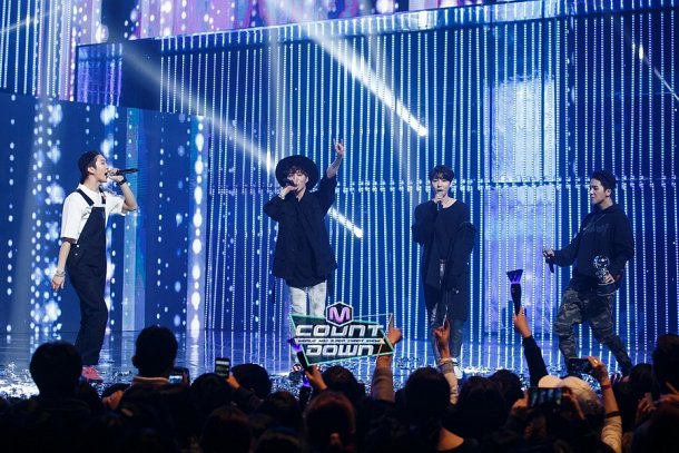 YGwinnerPH's tweet photo. [PHOTO] Winner @ MCD #sentimental1stwin https://t.co/GISPggbyzO