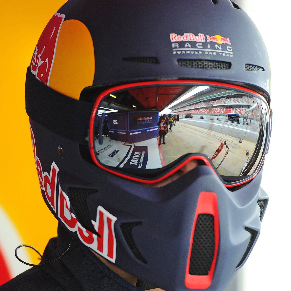 scott red bull helmet