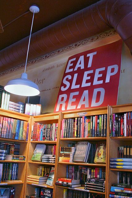 entrelectores's tweet photo. Necesidades básicas..."comer, dormir, #leer". https://t.co/XnwvQTXG24