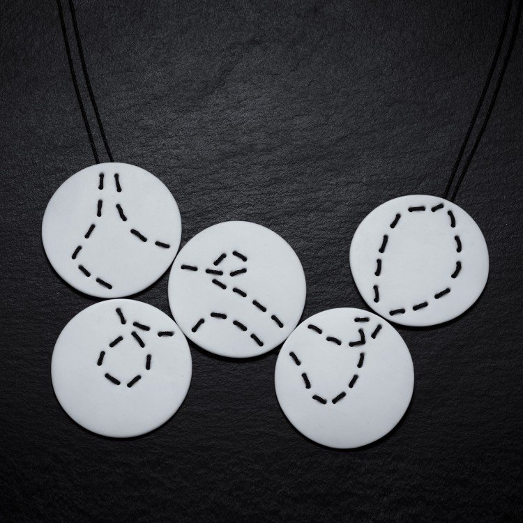 One_Muze's tweet photo. 1 jour, 1 #artisan d'art sur #OneMuze ! Découvrez Vesna Garic, créatrice #bijoux #céramique https://t.co/e3KKfudhyM https://t.co/DXhU7FExY5