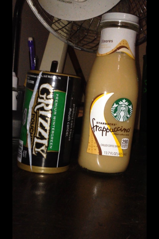1997Jakerules's tweet photo. Little bit of some starbucks and dip👌🏼 good way to start morning https://t.co/P1MWKOtMWE