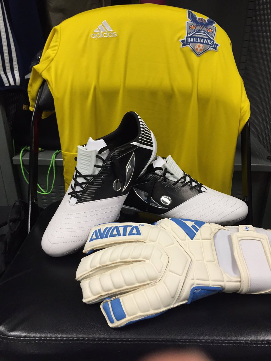 Excited to try out my new <a href="/ConcaveFootball/">Concave Football</a> boots and always feels good to put on a fresh pair of <a href="/AviataSports/">Aviata Sports GK</a>