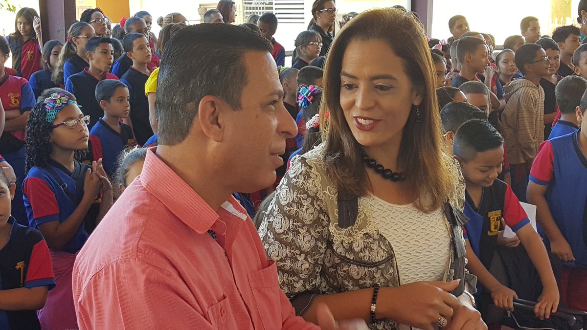 rossana_pr's tweet photo. Celebrando las #BellasArtes en escuela Longfellow de San Germán con su alcalde @isidronegron. RLL #PS584 @SenadoPR https://t.co/jDz5iZJ5kz