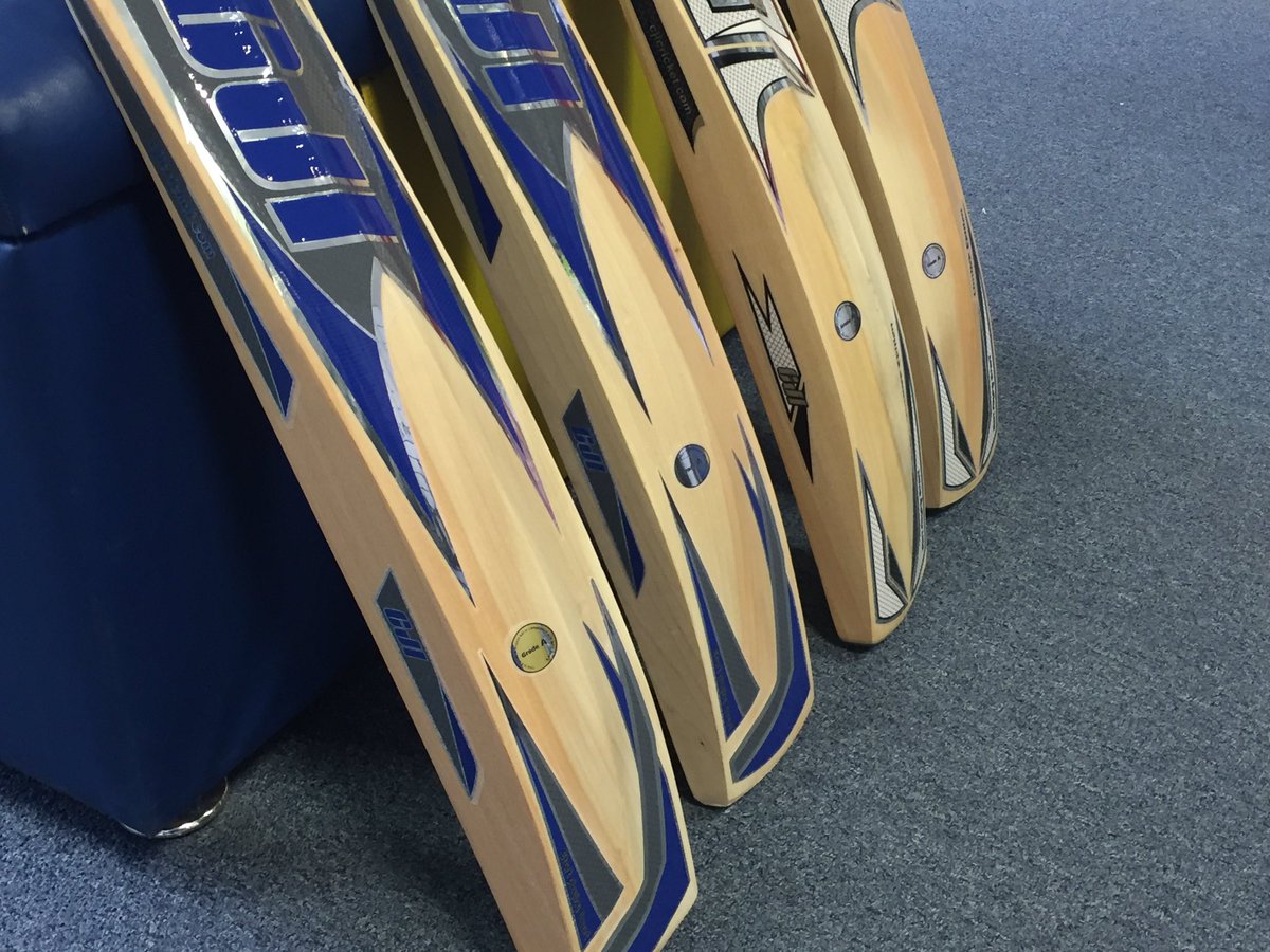 cjicricketuk's tweet photo. Some lovely big LE bats getting stickered all under 3lb and huge profile, light pick up! #cjicricket https://t.co/f6kJxhB2Y2