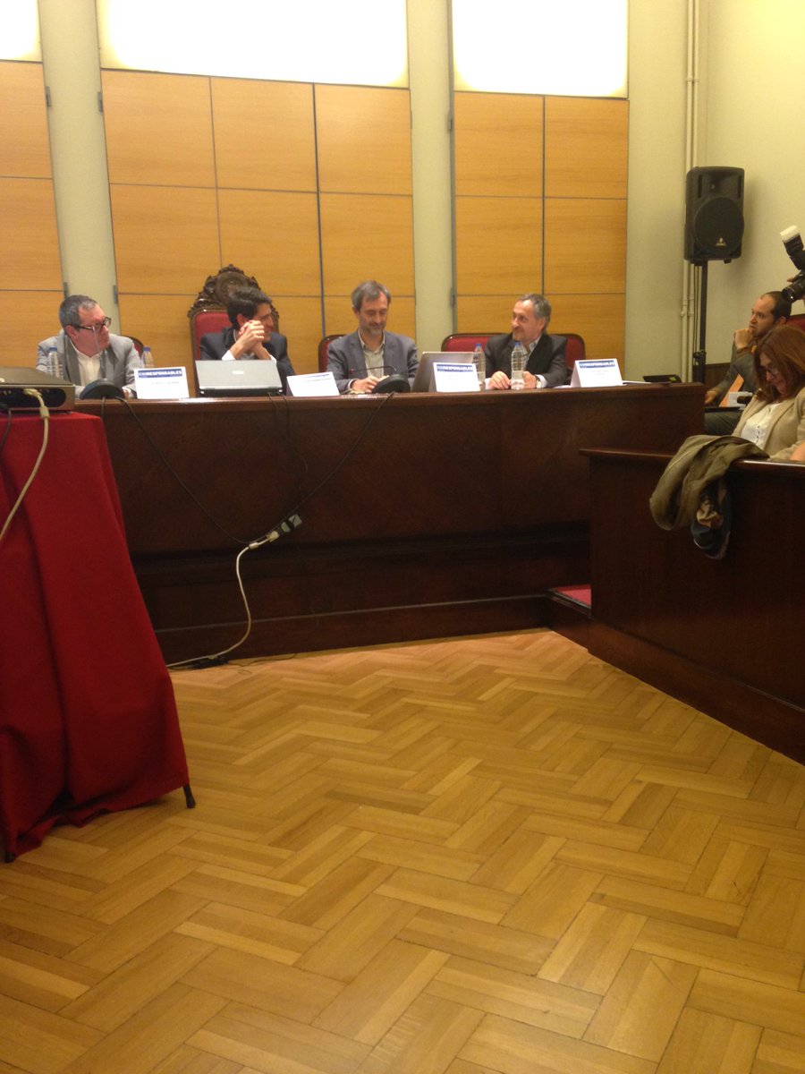 Vector_5's tweet photo. Es presenta @ethosfera a #J84Anuario2016 @JoseLavado "coneixem els riscos de la nostra cadena de subministrament?" https://t.co/tfiFPSaBMg