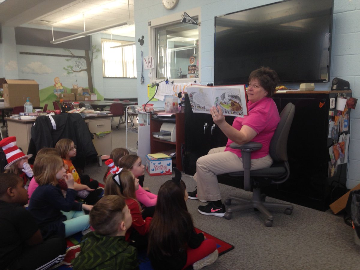 Love guest readers for Read Across America!  #mikemulliganandhissteamshovel #favoritebook