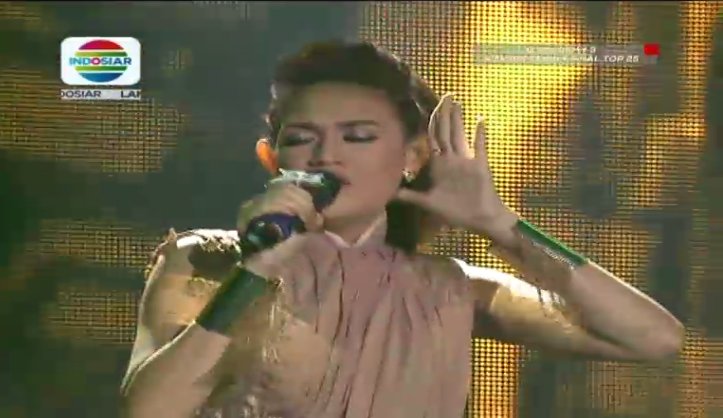 "@IndosiarID: Lanjut ke penampilan <a href="/DA3_LiaPusvita/">Lia Pusvita</a> nih dangduters. Yuk digoyang #DAcademy3