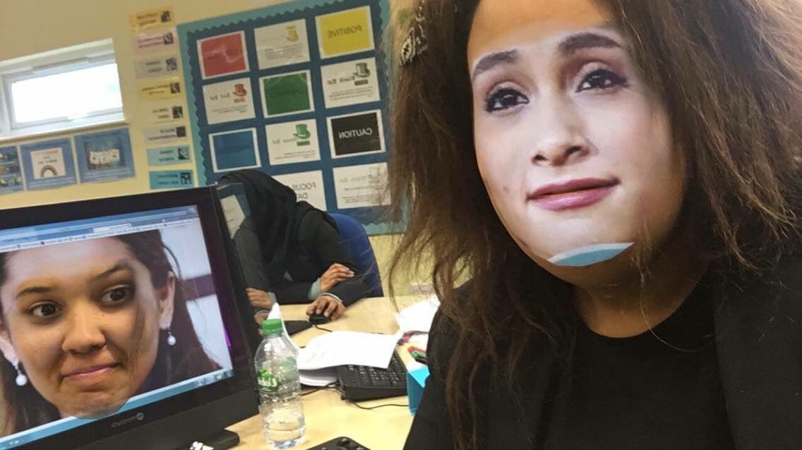 Lullaby_Friday's tweet photo. My friend face-swapped herself with @ArianaGrande 😂😂😂 https://t.co/Cz4TlAYCaH