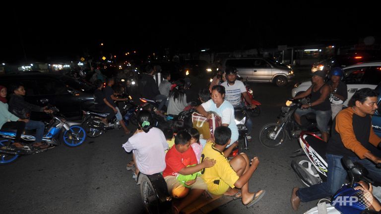 ChannelNewsAsia's tweet photo. #SumatraQuake: Electricity cut off in Padang and Sumatra, reports https://t.co/SmVqqMY3sZ https://t.co/Fcz7UM1p7z https://t.co/4vLBeOlV40