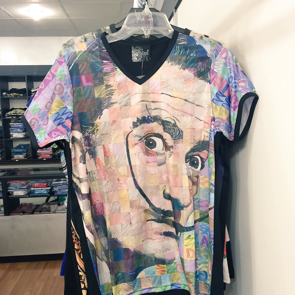 subversivemoda's tweet image. Qué tal este modelo en dry fit con estampado #Dalí cuello V