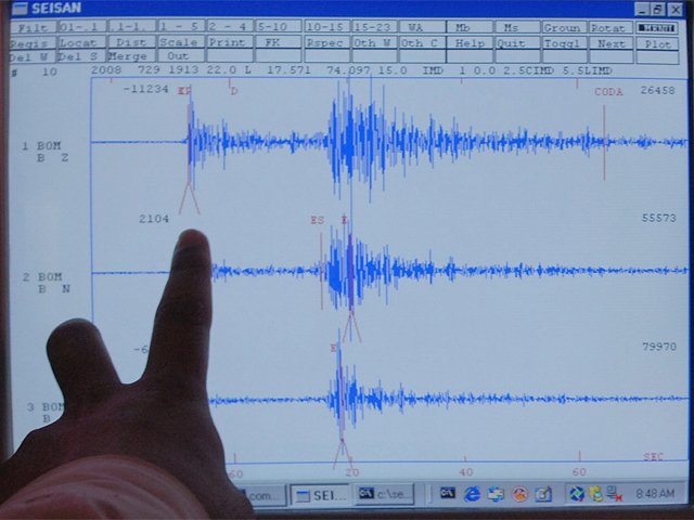 EconomicTimes's tweet photo. Reports of deaths after 7.9 quake hits off #Indonesia https://t.co/FnGpwutJQp https://t.co/UEahpGYwqf