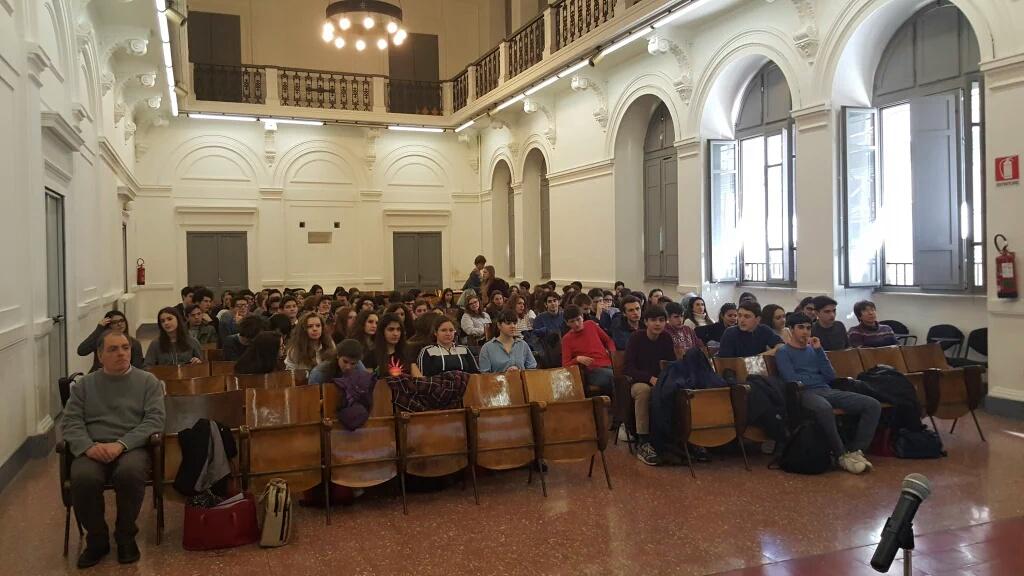 Al Liceo Tasso #scuola e #impresa si incontrano per parlare di #Giovani e #futuro con il progetto ALezionedi Impresa