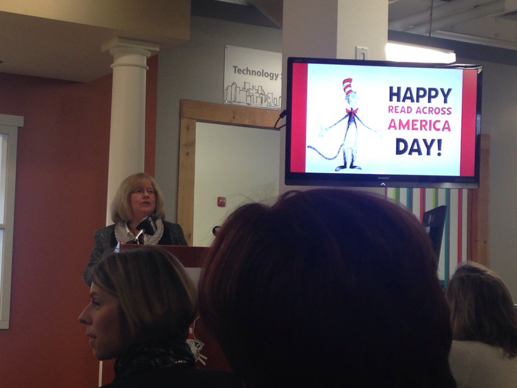 staceykeefe1's tweet photo. Happy Read Across America Day! https://t.co/5P1bfStVwf